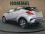 Toyota C-HR / C-HR+ 1.8 Hybrid Bi-Tone - ORIGINEEL NEDERLANDSE AUTO - ACHTERUITRIJCAMERA - NAVIGATIESYSTEEM FULL MAP - CRUISE CONTROL ADAPTIEF - DODEHOEKDETECTIE - KEYLESS ENTRY - VOORSTOELEN VERWARMD - PARKEERSENSOREN VOOR EN ACHTER - PARKEER ASSISTENT - AUDIO INSTALLATIE PREMIUM - LICHTMETALEN VELGEN 18"
