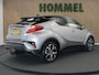 Toyota C-HR / C-HR+ 1.8 Hybrid Bi-Tone - ORIGINEEL NEDERLANDSE AUTO - ACHTERUITRIJCAMERA - NAVIGATIESYSTEEM FULL MAP - CRUISE CONTROL ADAPTIEF - DODEHOEKDETECTIE - KEYLESS ENTRY - VOORSTOELEN VERWARMD - PARKEERSENSOREN VOOR EN ACHTER - PARKEER ASSISTENT - AUDIO INSTALLATIE PREMIUM - LICHTMETALEN VELGEN 18"