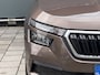 Skoda Kamiq BWJ 2021 | 1.0TSI 111PK Sport Bus AUTOMAAT | CLIMA | SPORTSTOELeN | CARPLAY | PDC 2X | ALCANTARA/STOF | 18'' LMV | PRIVACY GLASS | STOELVERW |