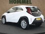 Toyota Aygo X 1.0 VVT-i S-CVT Play - ORIGINEEL NEDERLANDSE AUTO -ACHTERUITRIJCAMERA - APPLE CARPLAY/ANDROID AUTO - CRUISE CONTROL ADAPTIEF - AIRCO - VERKEERSBORDDETECTIE - GROOTLICHTASSISTENT - LEDEREN STUURWIEL - DAB-ONTVANGER - BLUETOOTH TELEFOONVOORBEREIDING