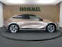 Mazda 6e Takumi Plus Long Range 80 kWh - ORIGINEEL NEDERLANDSE AUTO - PANORAMADAK - RONDOMZICHTCAMERA - HEAD-UP DISPLAY - DODEHOEKDETECTIE MET CORRECTIE - ELEKTRISCH BEDIENBARE ACHTERKLEP - ELEKTRISCH VERSTELBARE BESTUURDERSSTOEL - STOELVENTILATIE VÓÓR - VOORSTOELEN & STUUR VERWARMING - WARMTEPOMP - APPLE CARPLAY/ANDROID AUTO - DRAADLOZE TELEFOONLADER - KEYLESS ENTRY & START - LUXE LEDEREN/SUÈDE BEKLEDING - SFEERVERLICHTING - ELEKTRISCHE WEGKLAPBARE TREKHAAK 1.500 KG TREKGEWICHT