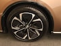 Mazda 6e Takumi Plus Long Range 80 kWh - ORIGINEEL NEDERLANDSE AUTO - PANORAMADAK - RONDOMZICHTCAMERA - HEAD-UP DISPLAY - DODEHOEKDETECTIE MET CORRECTIE - ELEKTRISCH BEDIENBARE ACHTERKLEP - ELEKTRISCH VERSTELBARE BESTUURDERSSTOEL - STOELVENTILATIE VÓÓR - VOORSTOELEN & STUUR VERWARMING - WARMTEPOMP - APPLE CARPLAY/ANDROID AUTO - DRAADLOZE TELEFOONLADER - KEYLESS ENTRY & START - LUXE LEDEREN/SUÈDE BEKLEDING - SFEERVERLICHTING - ELEKTRISCHE WEGKLAPBARE TREKHAAK 1.500 KG TREKGEWICHT