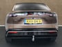 Mazda 6e Takumi Plus Long Range 80 kWh - ORIGINEEL NEDERLANDSE AUTO - PANORAMADAK - RONDOMZICHTCAMERA - HEAD-UP DISPLAY - DODEHOEKDETECTIE MET CORRECTIE - ELEKTRISCH BEDIENBARE ACHTERKLEP - ELEKTRISCH VERSTELBARE BESTUURDERSSTOEL - STOELVENTILATIE VÓÓR - VOORSTOELEN & STUUR VERWARMING - WARMTEPOMP - APPLE CARPLAY/ANDROID AUTO - DRAADLOZE TELEFOONLADER - KEYLESS ENTRY & START - LUXE LEDEREN/SUÈDE BEKLEDING - SFEERVERLICHTING - ELEKTRISCHE WEGKLAPBARE TREKHAAK 1.500 KG TREKGEWICHT