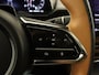 Mazda 6e Takumi Plus Long Range 80 kWh - ORIGINEEL NEDERLANDSE AUTO - PANORAMADAK - RONDOMZICHTCAMERA - HEAD-UP DISPLAY - DODEHOEKDETECTIE MET CORRECTIE - ELEKTRISCH BEDIENBARE ACHTERKLEP - ELEKTRISCH VERSTELBARE BESTUURDERSSTOEL - STOELVENTILATIE VÓÓR - VOORSTOELEN & STUUR VERWARMING - WARMTEPOMP - APPLE CARPLAY/ANDROID AUTO - DRAADLOZE TELEFOONLADER - KEYLESS ENTRY & START - LUXE LEDEREN/SUÈDE BEKLEDING - SFEERVERLICHTING - ELEKTRISCHE WEGKLAPBARE TREKHAAK 1.500 KG TREKGEWICHT