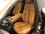 Mazda 6e Takumi Plus Long Range 80 kWh - ORIGINEEL NEDERLANDSE AUTO - PANORAMADAK - RONDOMZICHTCAMERA - HEAD-UP DISPLAY - DODEHOEKDETECTIE MET CORRECTIE - ELEKTRISCH BEDIENBARE ACHTERKLEP - ELEKTRISCH VERSTELBARE BESTUURDERSSTOEL - STOELVENTILATIE VÓÓR - VOORSTOELEN & STUUR VERWARMING - WARMTEPOMP - APPLE CARPLAY/ANDROID AUTO - DRAADLOZE TELEFOONLADER - KEYLESS ENTRY & START - LUXE LEDEREN/SUÈDE BEKLEDING - SFEERVERLICHTING - ELEKTRISCHE WEGKLAPBARE TREKHAAK 1.500 KG TREKGEWICHT