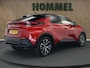 Toyota C-HR / C-HR+ 1.8 Hybrid 140 First Edition - ORIGINEEL NEDERLANDSE AUTO - AFKOMSTIG VAN 1E EIGENAAR - PARKEERSENSOREN VOOR EN ACHTER - CAMERA - PARKEERASSISTENT - ELEKTRISCHE ACHTERKLEP - 18 INCH LICHT METALEN VELGEN - LENDESTEUN BESTUURDERSSTOEL - NAVIGATIE - APPLE CARPLAY/ ANDROID AUTO - DRAADLOZE TELEFOONLADER