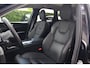 Volvo XC60 T6 Recharge AWD Plus Dark | Long Range | Stoelverwarming | Leder | Parkeercamera | Treeplanken | Pilot Assist | Keyless