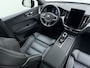 Volvo XC60 T6 350pk Ultra Black Edition / Luchtvering / Contourstoelen / Panorama dak / HUD / 360 graden camera /