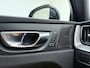 Volvo XC60 T6 350pk Ultra Black Edition / Luchtvering / Contourstoelen / Panorama dak / HUD / 360 graden camera /