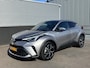 Toyota C-HR / C-HR+ 1.8 Hybrid Style Trekhaak, Navigatie, Dodehoekdetectie, Stoelverwarming, LMV, Parkeersensoren voor + achter, Smart Key, Nieuw geleverd en dealeronderhouden