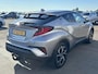Toyota C-HR / C-HR+ 1.8 Hybrid Style Trekhaak, Navigatie, Dodehoekdetectie, Stoelverwarming, LMV, Parkeersensoren voor + achter, Smart Key, Nieuw geleverd en dealeronderhouden
