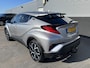 Toyota C-HR / C-HR+ 1.8 Hybrid Style Trekhaak, Navigatie, Dodehoekdetectie, Stoelverwarming, LMV, Parkeersensoren voor + achter, Smart Key, Nieuw geleverd en dealeronderhouden