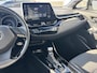 Toyota C-HR / C-HR+ 1.8 Hybrid Style Trekhaak, Navigatie, Dodehoekdetectie, Stoelverwarming, LMV, Parkeersensoren voor + achter, Smart Key, Nieuw geleverd en dealeronderhouden