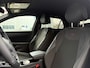 Volkswagen T-Roc R-Line First Edition | 'App-Connect' draadloze smartphone integratie | 30,5 cm display met 2D en 3D weergave | Automatische afstandsregeling (Adaptive Cruise Control)