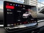 Volkswagen T-Roc R-Line First Edition | 'App-Connect' draadloze smartphone integratie | 30,5 cm display met 2D en 3D weergave | Automatische afstandsregeling (Adaptive Cruise Control)