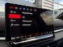 Volkswagen T-Roc R-Line First Edition | 'App-Connect' draadloze smartphone integratie | 30,5 cm display met 2D en 3D weergave | Automatische afstandsregeling (Adaptive Cruise Control)