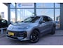 Volkswagen T-Roc R-Line First Edition | 'App-Connect' draadloze smartphone integratie | 30,5 cm display met 2D en 3D weergave | Automatische afstandsregeling (Adaptive Cruise Control)