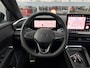 Volkswagen T-Roc R-Line First Edition | 'App-Connect' draadloze smartphone integratie | 30,5 cm display met 2D en 3D weergave | Automatische afstandsregeling (Adaptive Cruise Control)