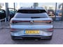 Volkswagen T-Roc R-Line First Edition | 'App-Connect' draadloze smartphone integratie | 30,5 cm display met 2D en 3D weergave | Automatische afstandsregeling (Adaptive Cruise Control)