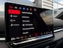Volkswagen T-Roc R-Line First Edition | 'App-Connect' draadloze smartphone integratie | 30,5 cm display met 2D en 3D weergave | Automatische afstandsregeling (Adaptive Cruise Control)