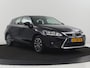 Lexus CT 200h Business Line | Alcantara | Camera | Bluetooth | Climate control | Full LED | Park assist | Navigatie | Cruise control |