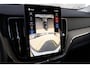 Volvo XC60 2.0 T6 Plug-in hybrid AWD Plus Dark | PHEV | Facelift | 360 Graden Camera | Head-up Display | Panoramadak | Trekhaak | Keyless Entry | Elektrische Achterklep | Stoelverwarming voor en achter | Navigatie Google Maps | Apple Carplay | Android Auto