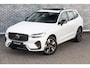Volvo XC60 2.0 T6 Plug-in hybrid AWD Plus Dark | PHEV | Facelift | 360 Graden Camera | Head-up Display | Panoramadak | Trekhaak | Keyless Entry | Elektrische Achterklep | Stoelverwarming voor en achter | Navigatie Google Maps | Apple Carplay | Android Auto