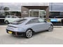 Hyundai Ioniq 6 Lounge 77.4 kWh | Rondomzicht camera | Stoelverwarming/+ verkoeling | Elektrisch verstelb. bestuurdersstoel met geheugen | Achterbank in delen neerklapbaar | Achterspoiler | Achterstoelen verwarmd