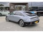 Hyundai Ioniq 6 Lounge 77.4 kWh | Rondomzicht camera | Stoelverwarming/+ verkoeling | Elektrisch verstelb. bestuurdersstoel met geheugen | Achterbank in delen neerklapbaar | Achterspoiler | Achterstoelen verwarmd