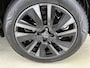 Peugeot e-2008 EV GT Avantage 54 kWh | Alcantara bekleding | Camera voor en Achter | Navigatie | 18inch Lichtmetalen velgen | Elektrisch verstelbare stoel | Stoelverwarming