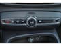 Volvo XC40 B3 Plus Black Edition - Panorama/schuifdak - IntelliSafe Assist & Surround - 360º Camera - Harman/Kardon audio - Verwarmde voorstoelen & stuur - Parkeersensoren voor & achter - Elektr. bedienb. voorstoelen met geheugen links - Draadloze tel. lader - Extra getint glas - 20' LMV