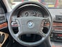BMW 5-Serie Touring 528i Executive | Uniek exemplaar! | 1e eig. | Org. NL | Dubbel glas | Oxfordgreen | Compleet onderhoud |