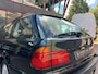 BMW 5-Serie Touring 528i Executive | Uniek exemplaar! | 1e eig. | Org. NL | Dubbel glas | Oxfordgreen | Compleet onderhoud |