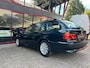 BMW 5-Serie Touring 528i Executive | Uniek exemplaar! | 1e eig. | Org. NL | Dubbel glas | Oxfordgreen | Compleet onderhoud |