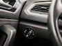 Volkswagen T-Roc 1.0 TSI Sport (APPLE CARPLAY, GROOT NAVI, CAMERA, CLIMATE, SPORTSTOELEN, GETINT GLAS, ELEK ACHTERKLEP, ADAPTIVE CRUISE, NIEUWSTAAT)