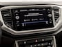 Volkswagen T-Roc 1.0 TSI Sport (APPLE CARPLAY, GROOT NAVI, CAMERA, CLIMATE, SPORTSTOELEN, GETINT GLAS, ELEK ACHTERKLEP, ADAPTIVE CRUISE, NIEUWSTAAT)