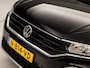 Volkswagen T-Roc 1.0 TSI Sport (APPLE CARPLAY, GROOT NAVI, CAMERA, CLIMATE, SPORTSTOELEN, GETINT GLAS, ELEK ACHTERKLEP, ADAPTIVE CRUISE, NIEUWSTAAT)