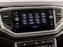 Volkswagen T-Roc 1.0 TSI Sport (APPLE CARPLAY, GROOT NAVI, CAMERA, CLIMATE, SPORTSTOELEN, GETINT GLAS, ELEK ACHTERKLEP, ADAPTIVE CRUISE, NIEUWSTAAT)