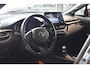 Toyota C-HR / C-HR+ 1.8 Hybrid Dynamic 1e Eigenaar | 100% Dealer onderhouden | JBL |  Luxe Lederen Bekleding | Treeplanken | BSM | Navigatie | Camera | 12 mnd BOVAG garantie | Whatsapp 06-53188999