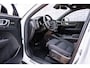 Volvo EX40 Single Motor Plus Europa 70 kWh | Adaptive Cruise Control | BLIS | Harman / Kardon | Stoelverwarming voor & achter | Stuuverwarming | Keyless | Memory | Elektrische Stoelen | Parkeercamera | 20" |