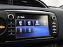 Toyota Yaris 1.5 VVT-i Bi-Tone | Navigatie| Trekhaak | Achteruitrijcamera | Airco