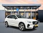Volvo XC60 T6 Recharge R-Design | 21" | Harman Kardon | Trekhaak | Panoramadak | Elektr. verstelbare | Verwarmbare | Sportstoelen | Parkeercamera | Adaptieve Cruise | BLIS