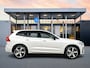 Volvo XC60 T6 Recharge R-Design | 21" | Harman Kardon | Trekhaak | Panoramadak | Elektr. verstelbare | Verwarmbare | Sportstoelen | Parkeercamera | Adaptieve Cruise | BLIS