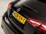 Mercedes-Benz A-klasse 180 AMG Line Automaat (FABRIEKSGARANTIE, APPLE CARPLAY, GROOT NAVI, SFEERVERLICHTING, CAMERA, KUIPSTOELEN, STOELVERWARMING, GETINT GLAS, NIEUWSTAAT)