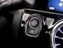 Mercedes-Benz A-klasse 180 AMG Line Automaat (FABRIEKSGARANTIE, APPLE CARPLAY, GROOT NAVI, SFEERVERLICHTING, CAMERA, KUIPSTOELEN, STOELVERWARMING, GETINT GLAS, NIEUWSTAAT)