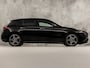 Mercedes-Benz A-klasse 180 AMG Line Automaat (FABRIEKSGARANTIE, APPLE CARPLAY, GROOT NAVI, SFEERVERLICHTING, CAMERA, KUIPSTOELEN, STOELVERWARMING, GETINT GLAS, NIEUWSTAAT)