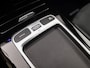 Mercedes-Benz A-klasse 180 AMG Line Automaat (FABRIEKSGARANTIE, APPLE CARPLAY, GROOT NAVI, SFEERVERLICHTING, CAMERA, KUIPSTOELEN, STOELVERWARMING, GETINT GLAS, NIEUWSTAAT)