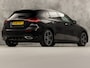 Mercedes-Benz A-klasse 180 AMG Line Automaat (FABRIEKSGARANTIE, APPLE CARPLAY, GROOT NAVI, SFEERVERLICHTING, CAMERA, KUIPSTOELEN, STOELVERWARMING, GETINT GLAS, NIEUWSTAAT)