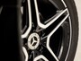 Mercedes-Benz A-klasse 180 AMG Line Automaat (FABRIEKSGARANTIE, APPLE CARPLAY, GROOT NAVI, SFEERVERLICHTING, CAMERA, KUIPSTOELEN, STOELVERWARMING, GETINT GLAS, NIEUWSTAAT)