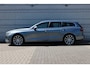 Volvo V60 2.0 T5 Momentum | Achteropkomend verkeer waarschuwing | Autonomous Emergency Braking | Bots herkenning en activatie | Bluetooth telefoonvoorbereiding | Cruise control | Business Pack Connect | Achteruitrijcamera | Voorstoelen verwarmd